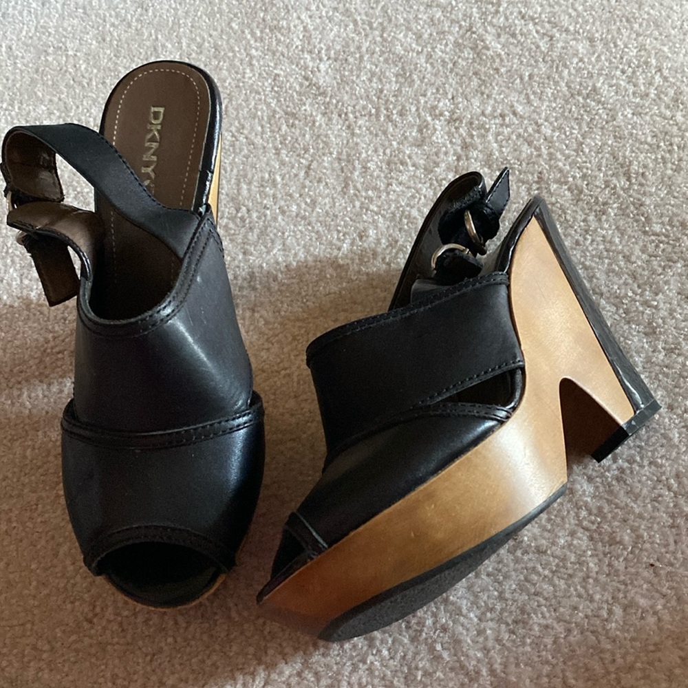 Dkny vintage peep toe wedges